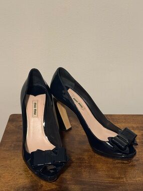 Miu Miu Dark Navy Patent Peep-Toe Pumps with Bow Accent Size 40